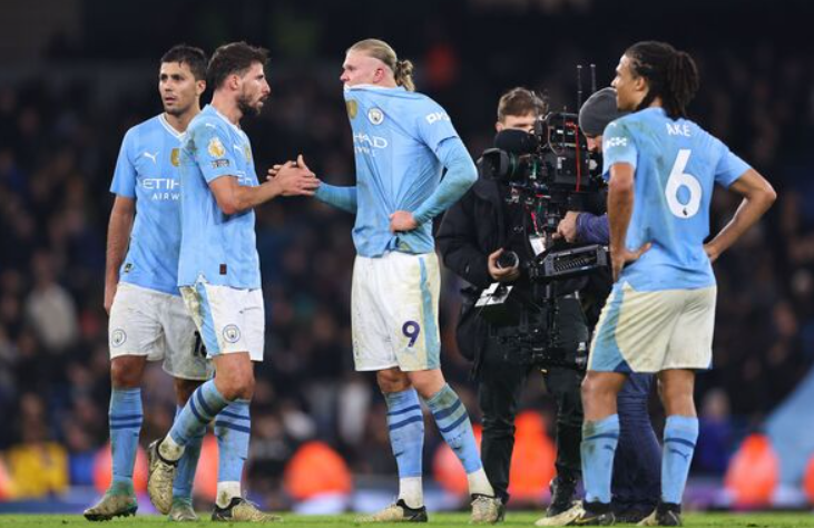 Manchester City remizirao 1-1 s Chelseajem, što dodatno otežava postati četverostruki prvak